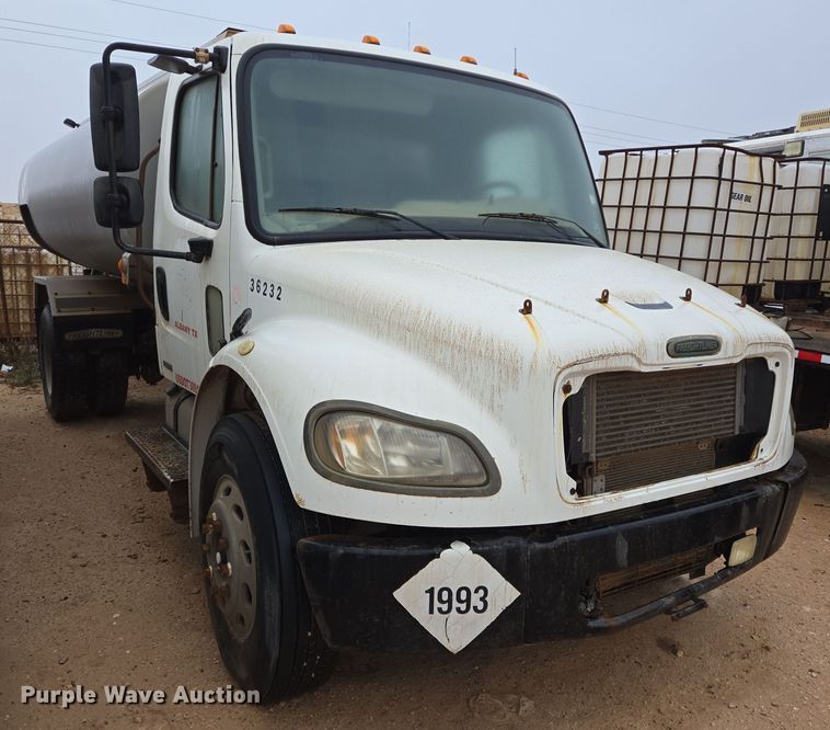 image for item DP6121 2005 Freightliner M2106 fuel truck