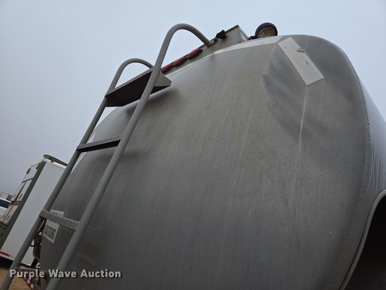 image for item DP6121 2005 Freightliner M2106 fuel truck