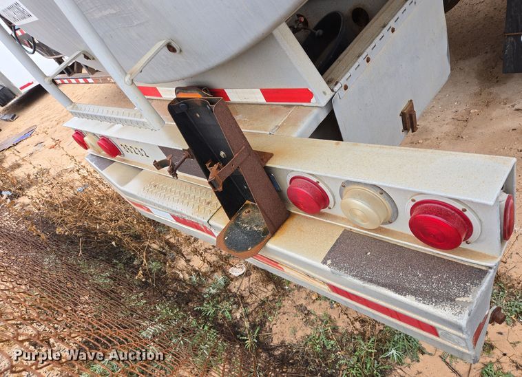 image for item DP6121 2005 Freightliner M2106 fuel truck