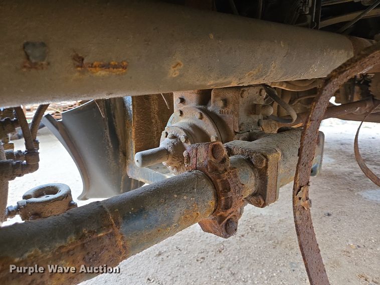 image for item DP6121 2005 Freightliner M2106 fuel truck