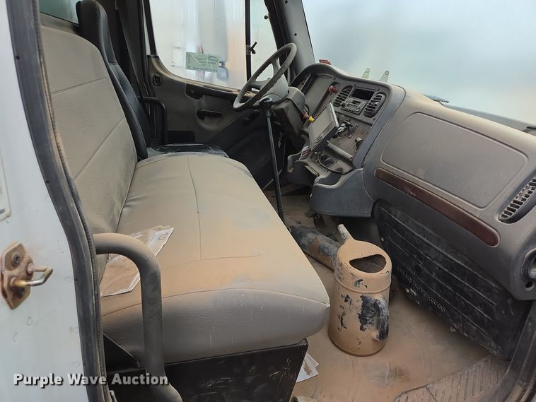 image for item DP6121 2005 Freightliner M2106 fuel truck