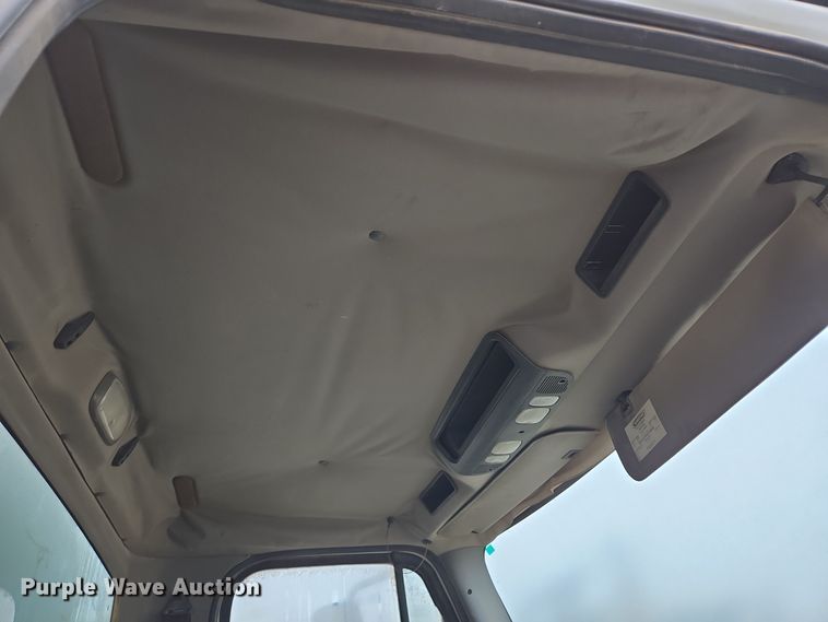 image for item DP6121 2005 Freightliner M2106 fuel truck