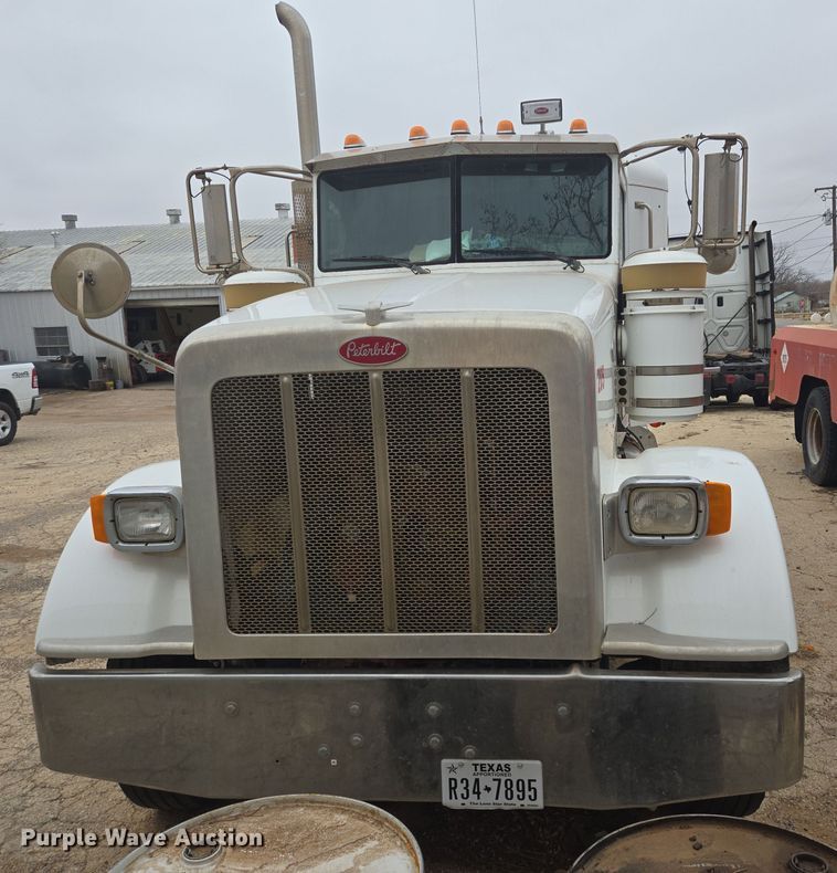 image for item DT5428 2013 Peterbilt 367 semi truck
