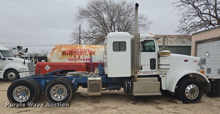 image for item DT5428 2013 Peterbilt 367 semi truck