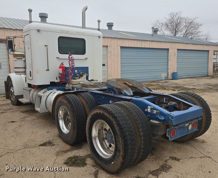 image for item DT5428 2013 Peterbilt 367 semi truck