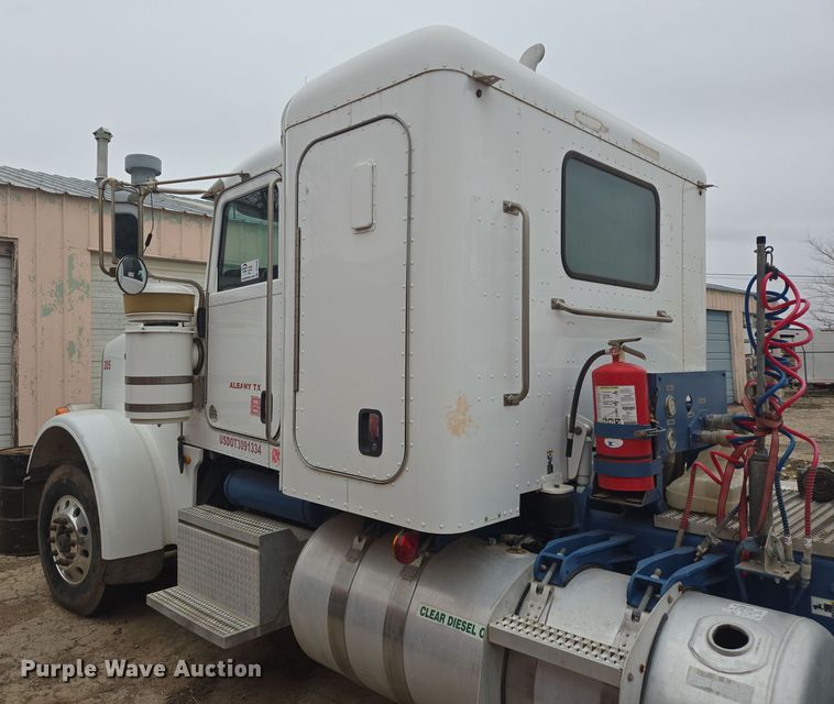 image for item DT5428 2013 Peterbilt 367 semi truck