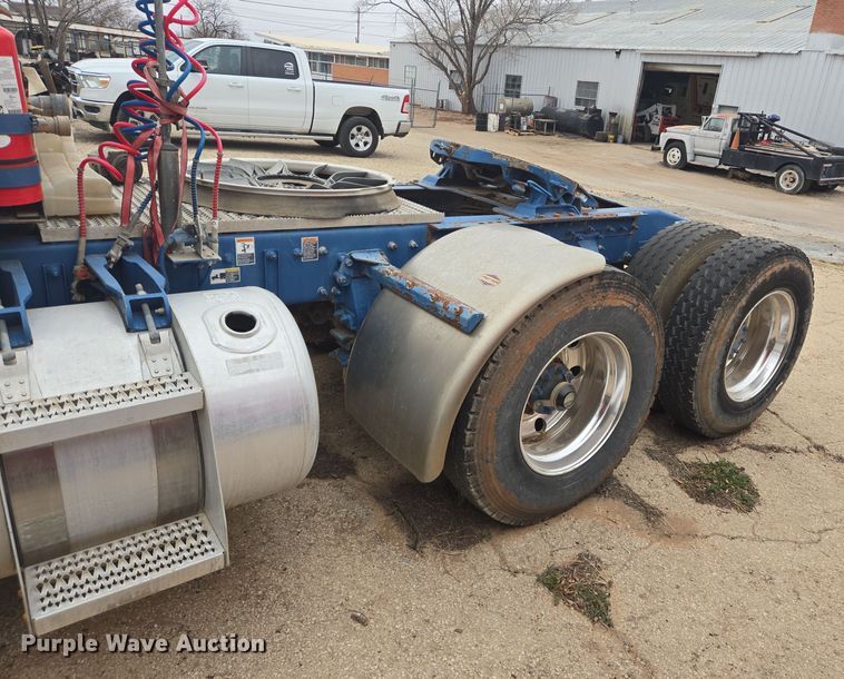 image for item DT5428 2013 Peterbilt 367 semi truck