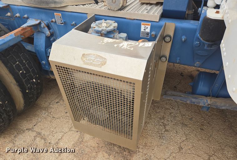 image for item DT5428 2013 Peterbilt 367 semi truck