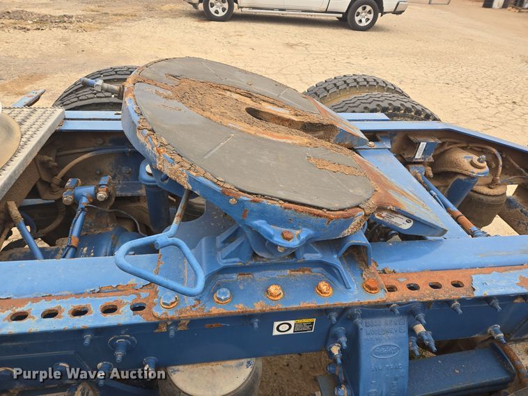 image for item DT5428 2013 Peterbilt 367 semi truck