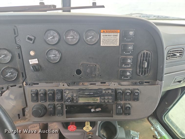 image for item DT5428 2013 Peterbilt 367 semi truck