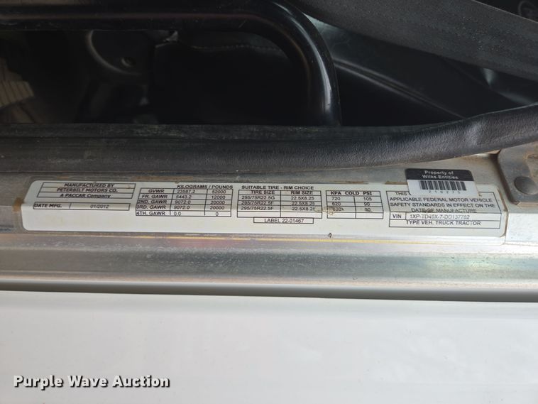 image for item DT5428 2013 Peterbilt 367 semi truck