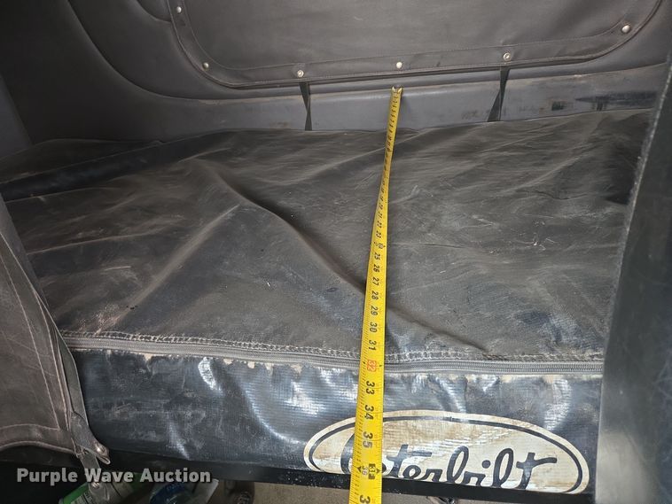 image for item DT5428 2013 Peterbilt 367 semi truck