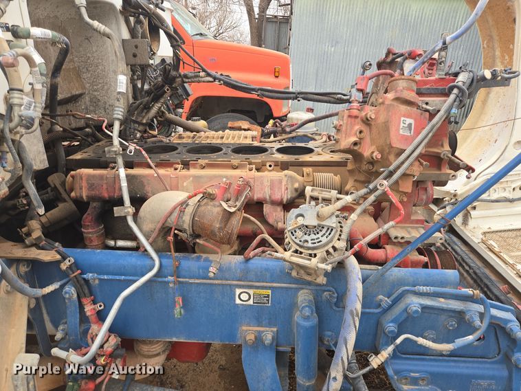 image for item DT5428 2013 Peterbilt 367 semi truck