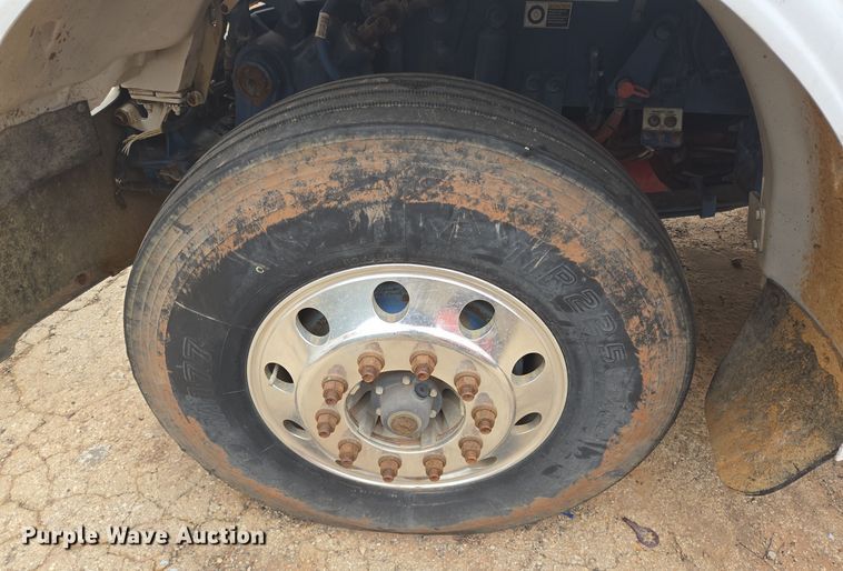 image for item DT5428 2013 Peterbilt 367 semi truck