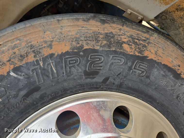 image for item DT5428 2013 Peterbilt 367 semi truck