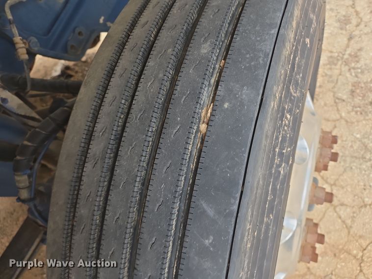 image for item DT5428 2013 Peterbilt 367 semi truck