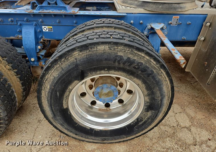 image for item DT5428 2013 Peterbilt 367 semi truck