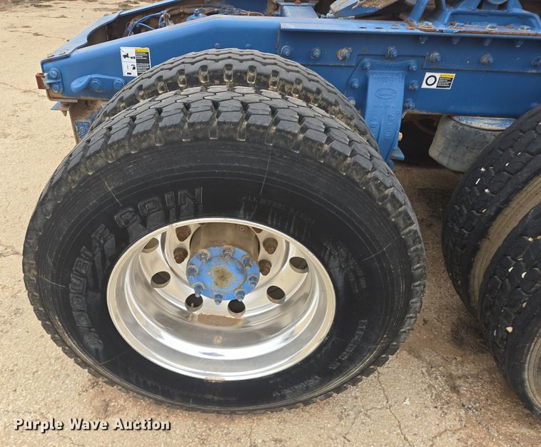 image for item DT5428 2013 Peterbilt 367 semi truck