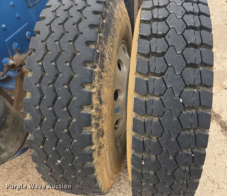 image for item DT5428 2013 Peterbilt 367 semi truck