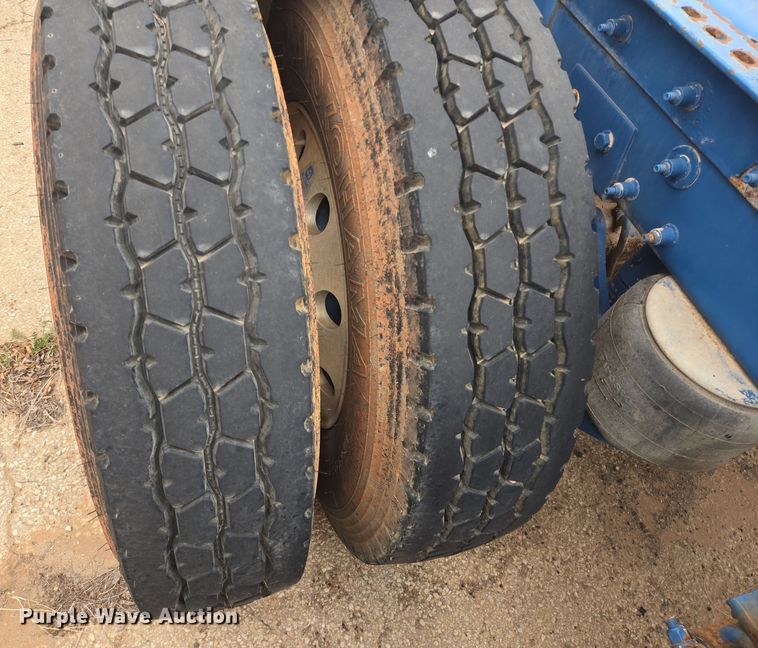 image for item DT5428 2013 Peterbilt 367 semi truck