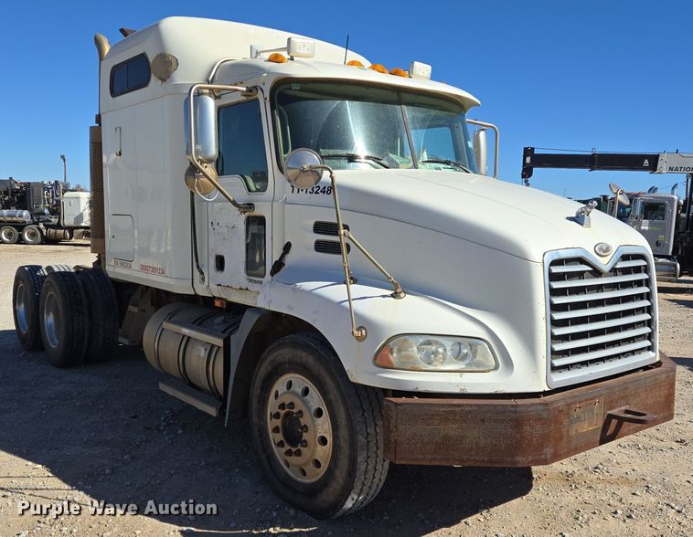 image for item DT5477 2005 Mack CXN613 semi truck