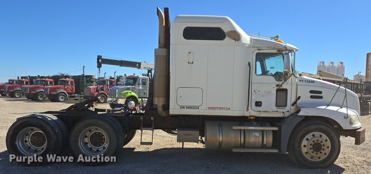 image for item DT5477 2005 Mack CXN613 semi truck