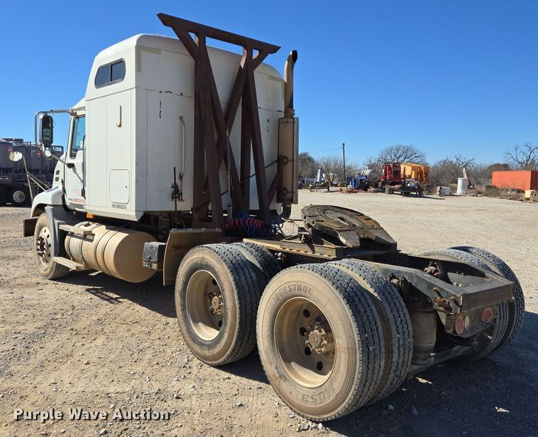 image for item DT5477 2005 Mack CXN613 semi truck