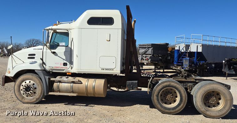 image for item DT5477 2005 Mack CXN613 semi truck
