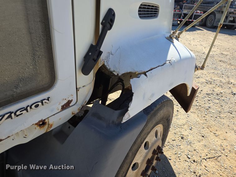 image for item DT5477 2005 Mack CXN613 semi truck