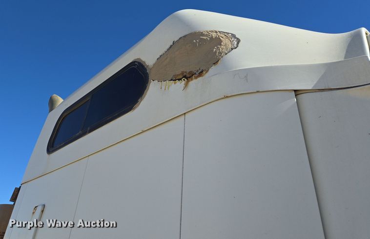 image for item DT5477 2005 Mack CXN613 semi truck