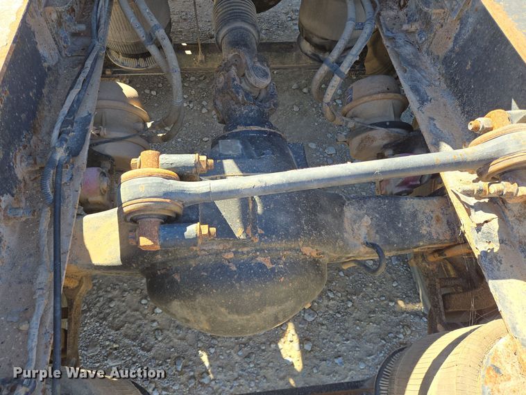 image for item DT5477 2005 Mack CXN613 semi truck