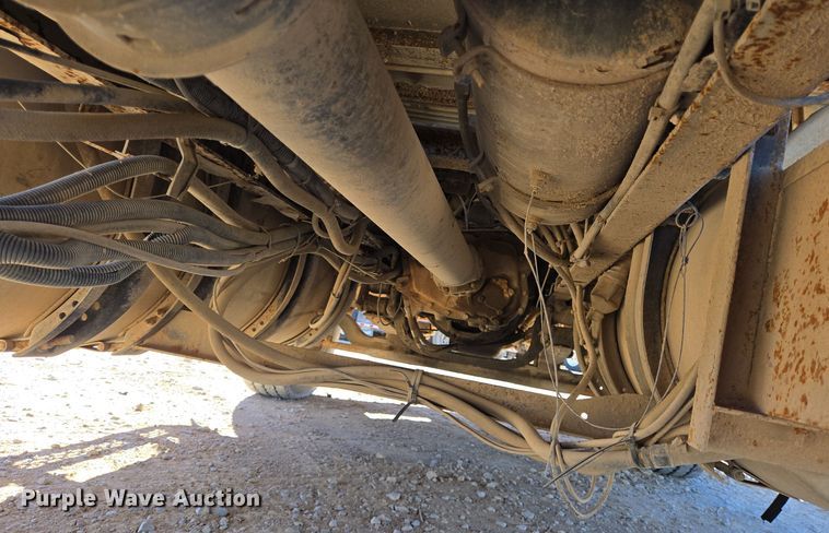 image for item DT5477 2005 Mack CXN613 semi truck