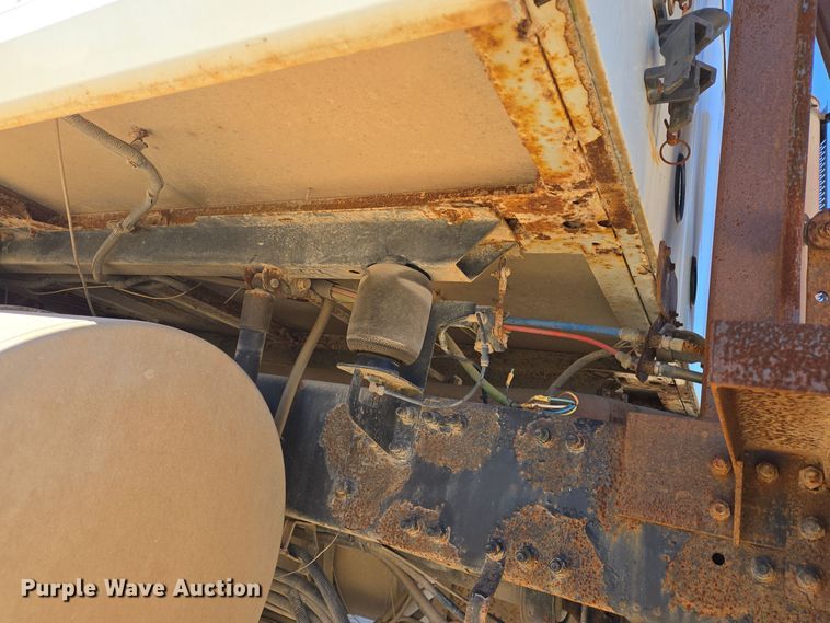 image for item DT5477 2005 Mack CXN613 semi truck