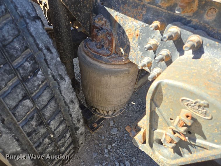 image for item DT5477 2005 Mack CXN613 semi truck