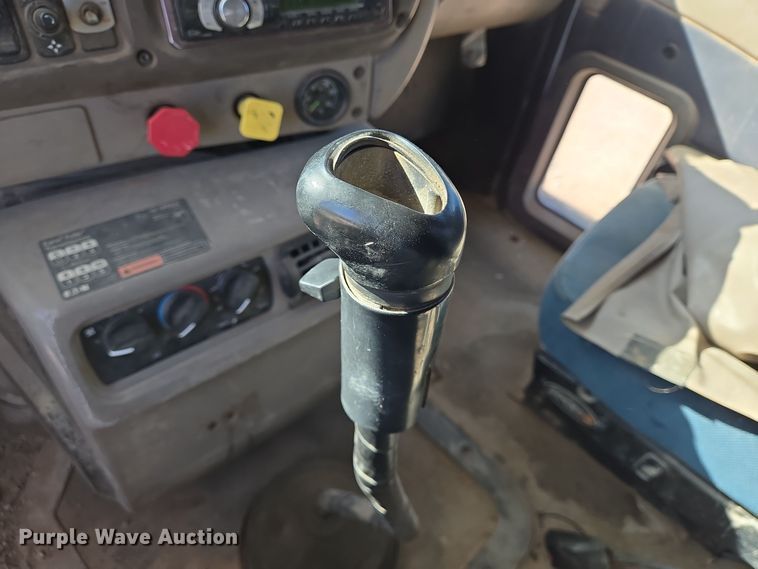 image for item DT5477 2005 Mack CXN613 semi truck