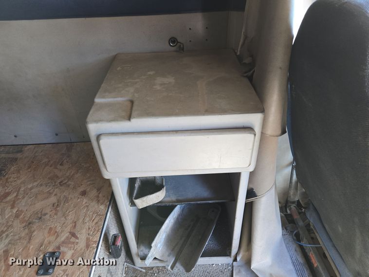 image for item DT5477 2005 Mack CXN613 semi truck