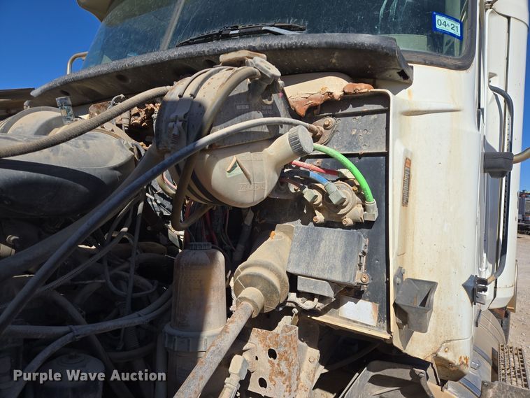 image for item DT5477 2005 Mack CXN613 semi truck