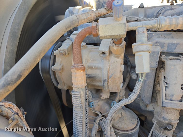 image for item DT5477 2005 Mack CXN613 semi truck