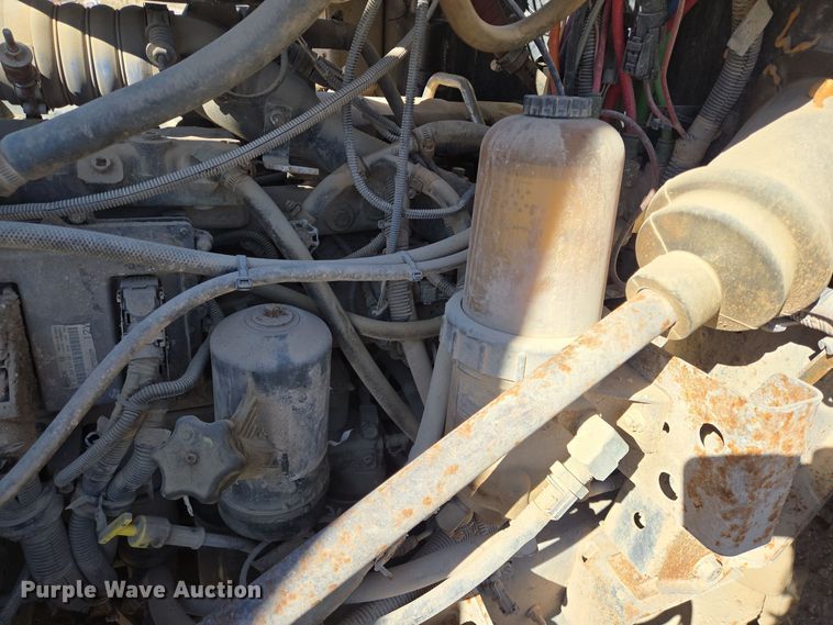 image for item DT5477 2005 Mack CXN613 semi truck