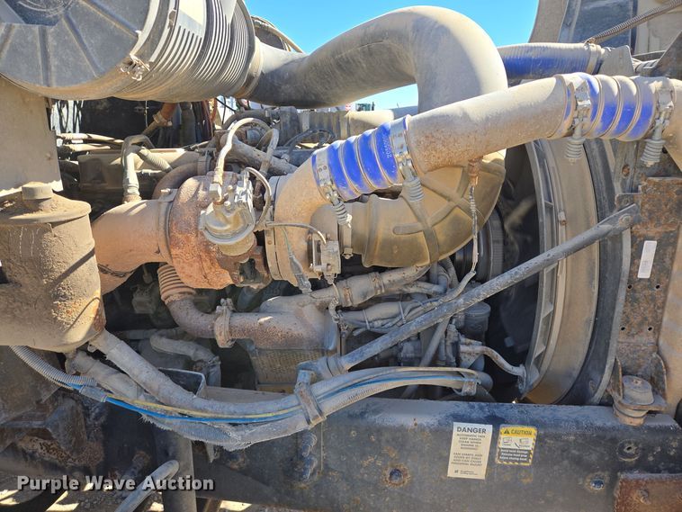 image for item DT5477 2005 Mack CXN613 semi truck