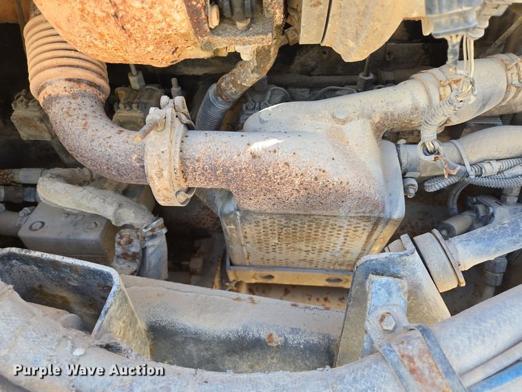 image for item DT5477 2005 Mack CXN613 semi truck