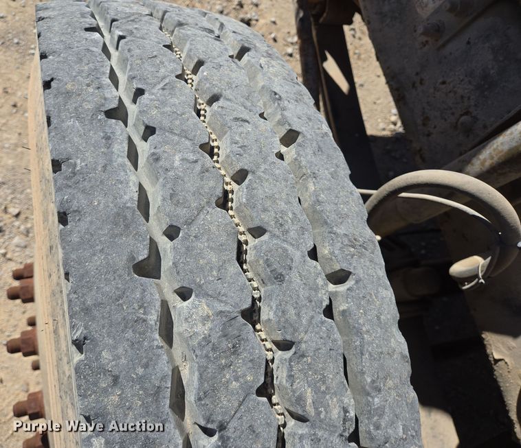 image for item DT5477 2005 Mack CXN613 semi truck