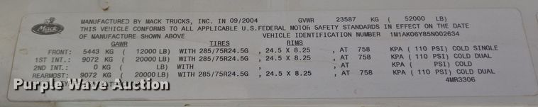 image for item DT5477 2005 Mack CXN613 semi truck