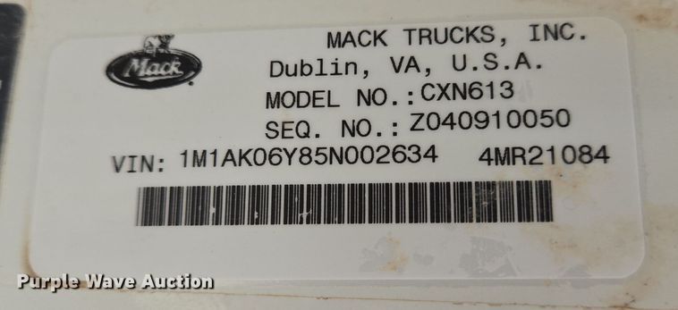 image for item DT5477 2005 Mack CXN613 semi truck
