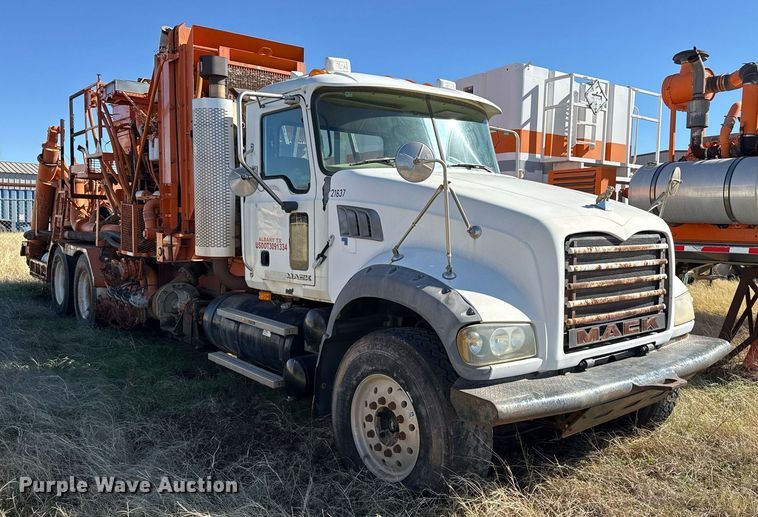 image for item DT5478 2008 Mack GU713 fracturing and sand blender truck