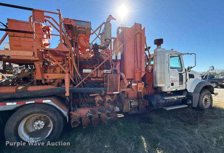 image for item DT5478 2008 Mack GU713 fracturing and sand blender truck