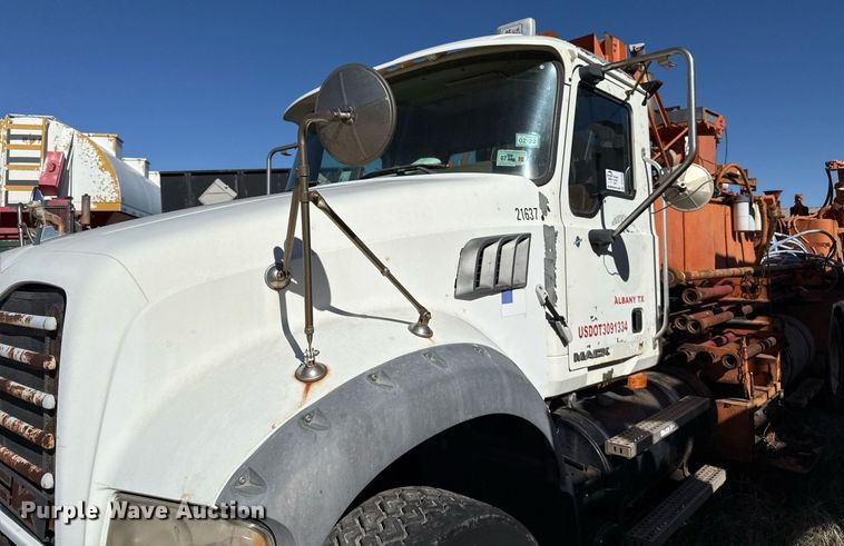 image for item DT5478 2008 Mack GU713 fracturing and sand blender truck