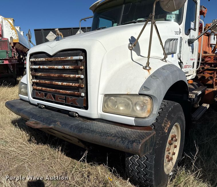 image for item DT5478 2008 Mack GU713 fracturing and sand blender truck