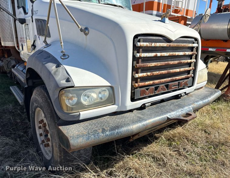 image for item DT5478 2008 Mack GU713 fracturing and sand blender truck