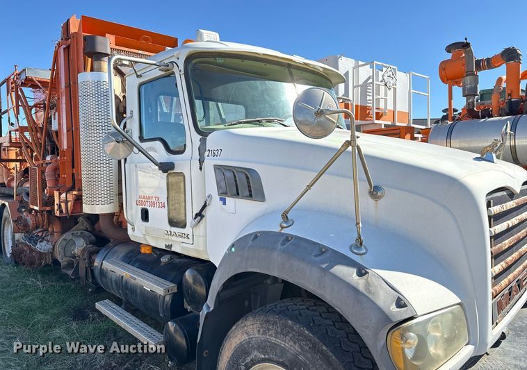 image for item DT5478 2008 Mack GU713 fracturing and sand blender truck
